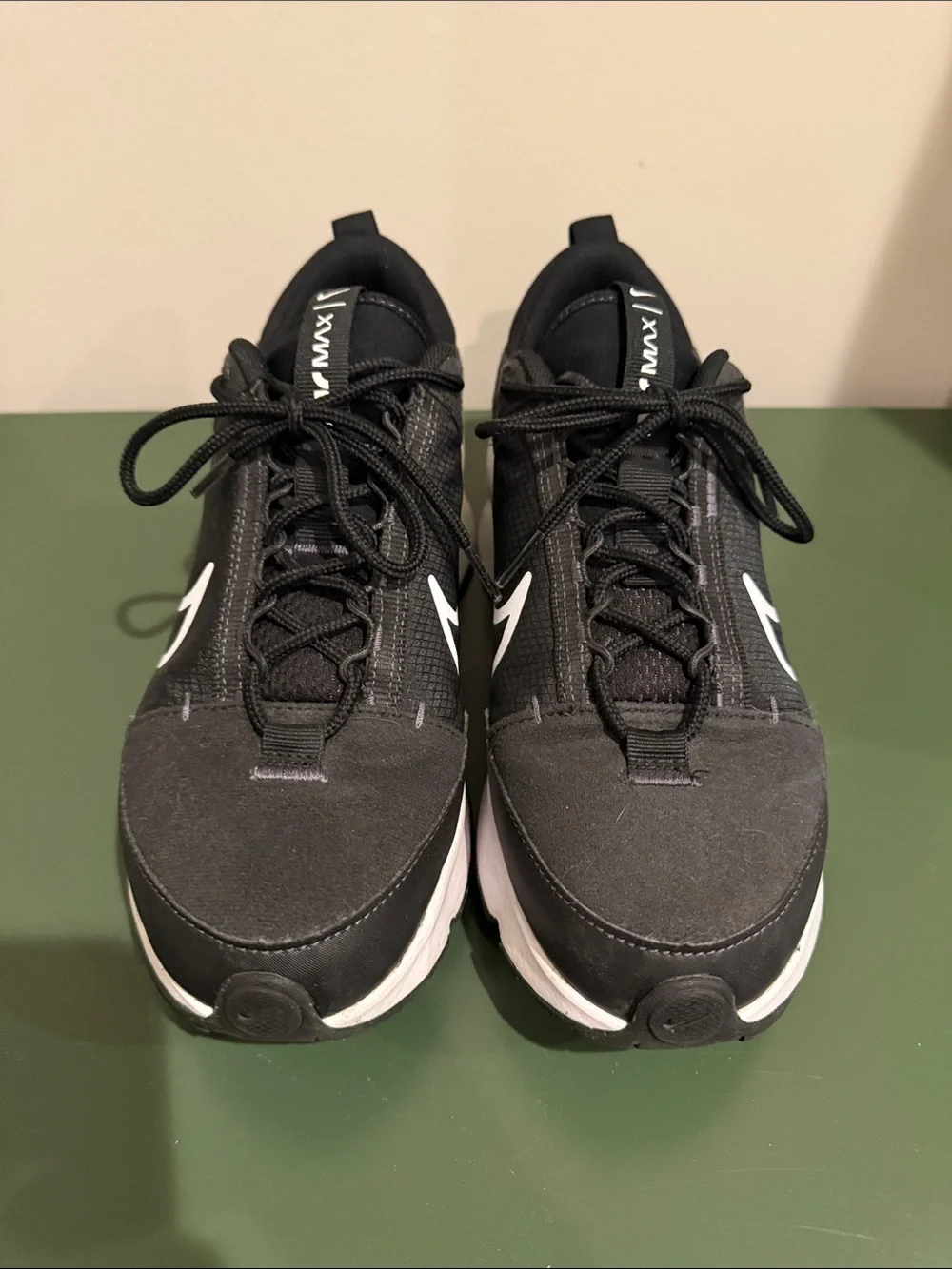 Women’s Black Nike AirMax | 9